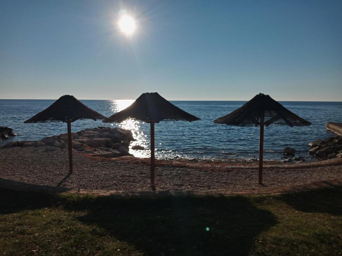 Apartman Sole Appartement Karigador Buitenkant foto